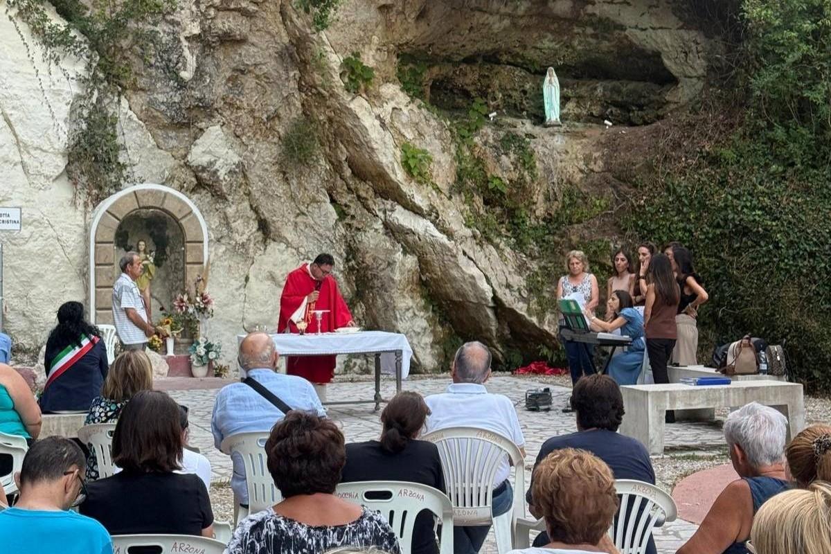 Filandari, la grotta di Santa Cristina come quella di Massabielle a ...