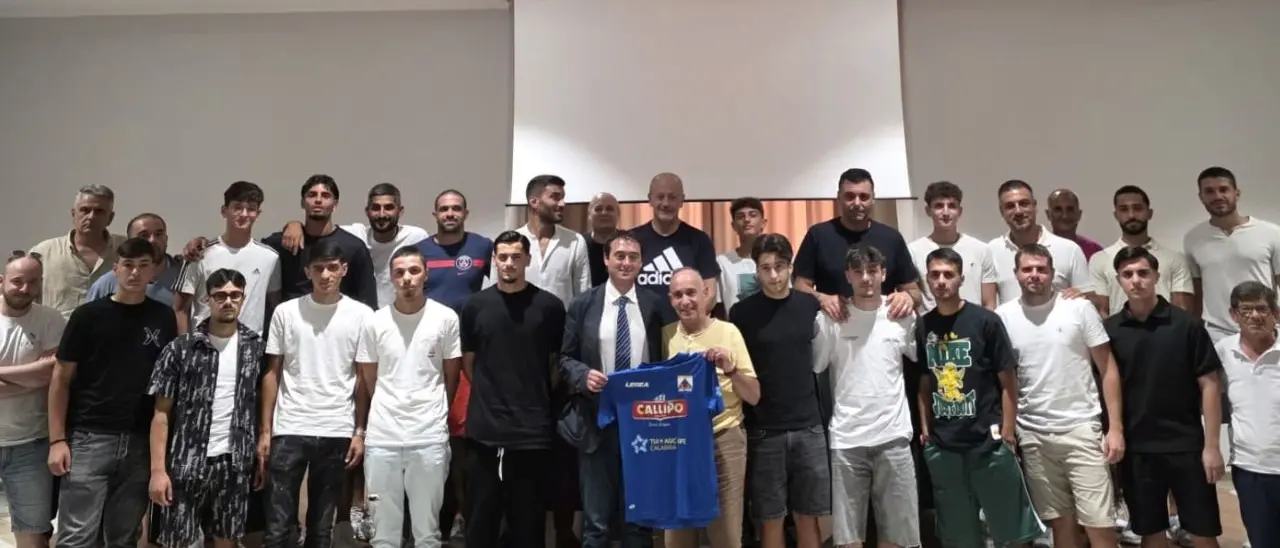 Dilettanti, presentata ufficialmente l'Asd Pizzo: «Il nostro progetto va oltre il campo, puntiamo alla crescita del territorio»