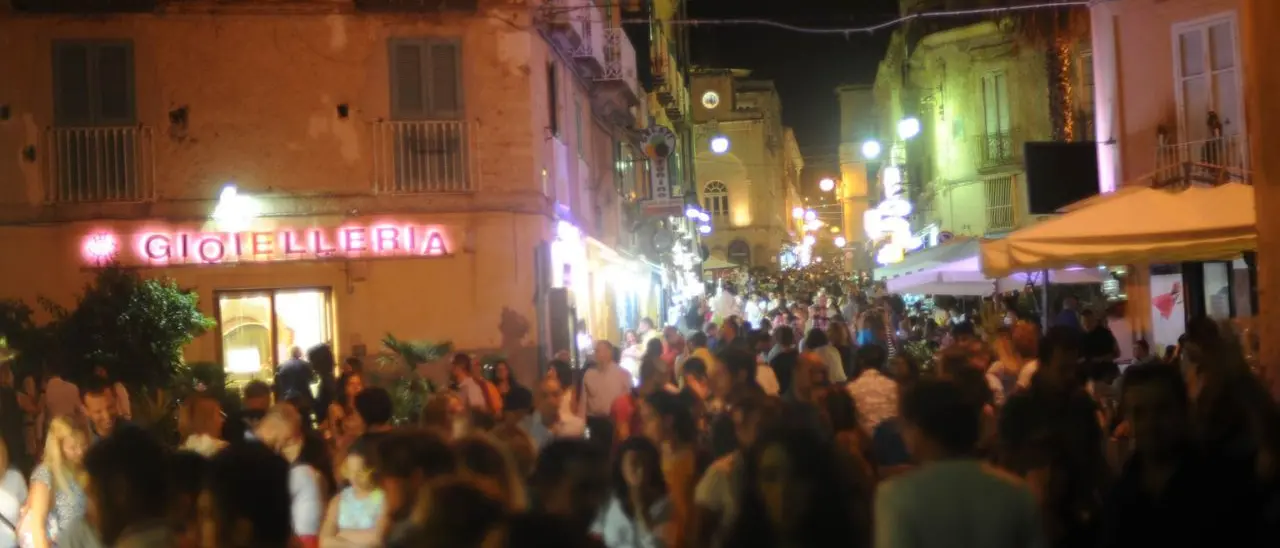 «Il turismo non è solo silenzio»: il dibattito sui rumori della movida notturna accende l'estate di Tropea ma una soluzione nel 2010 ci fu...