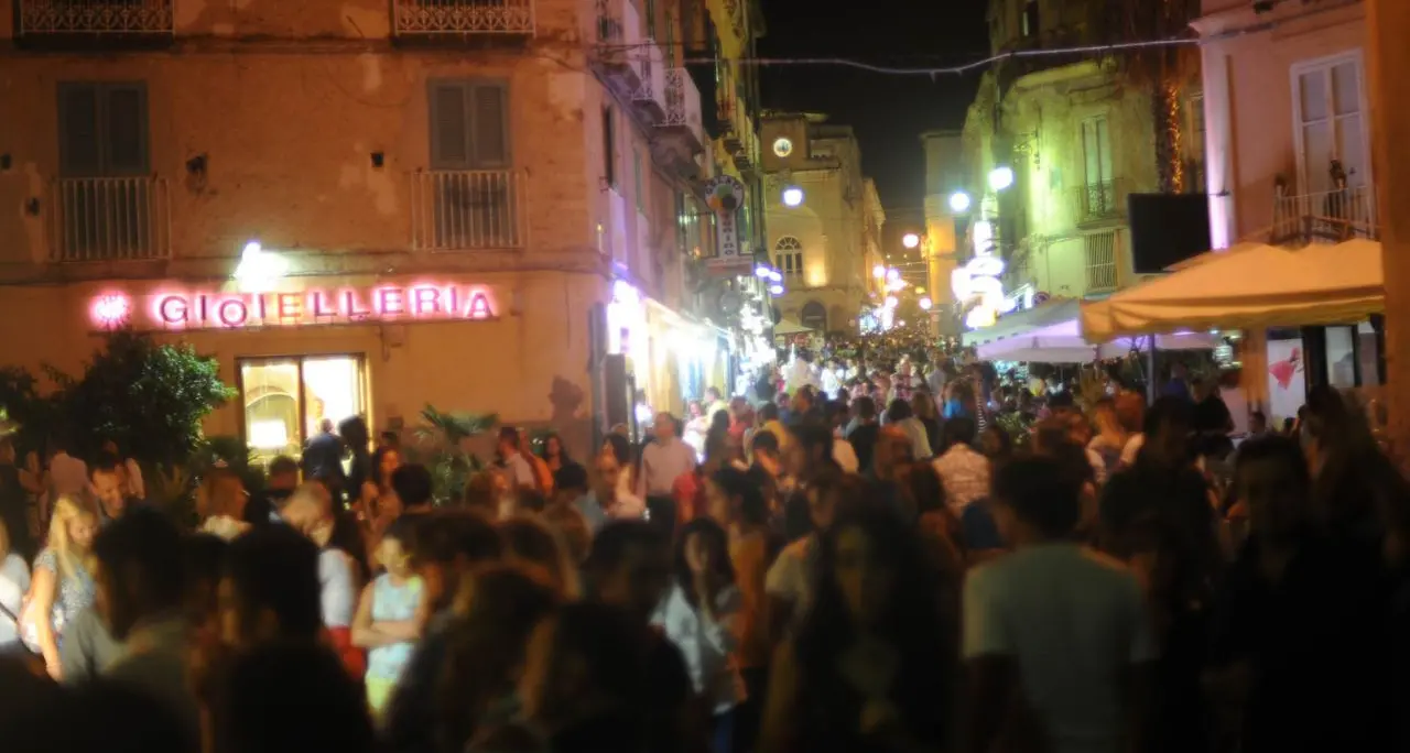 Il New York Times celebra Tropea ma avverte: «Soffocata da\u00A0bar e negozi». Il sindaco Macrì raccoglie la sfida: «La città non può subire il proprio successo»\n