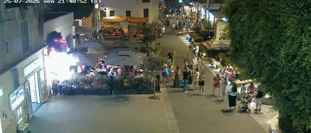 Contatore Enel esploso in piazza a Tropea, i sindacati denunciano: «Impianti obsoleti e personale stremato. Si investa sulla rete ora»