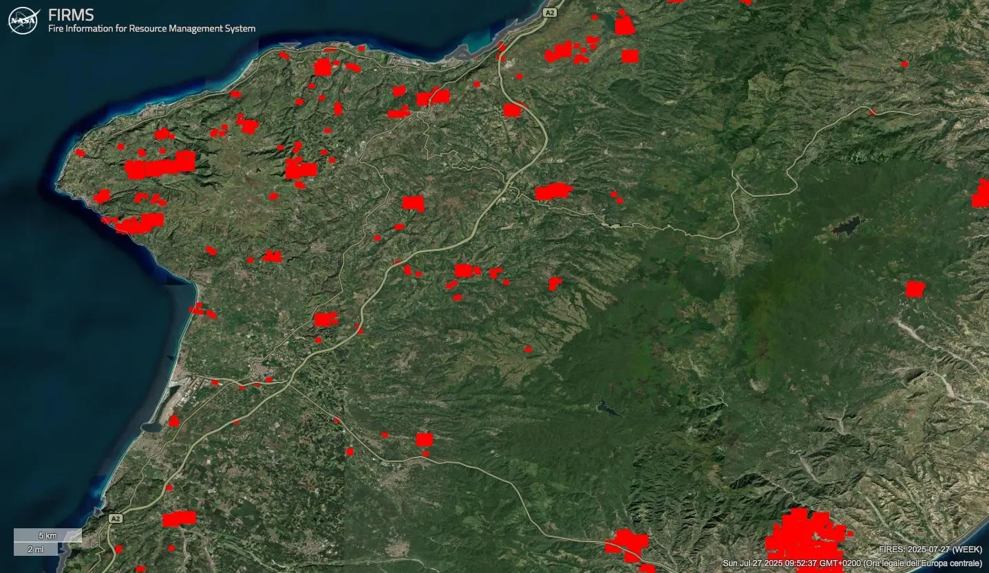 L’emergenza incendi in Calabria nelle immagini della Nasa: tra le zone più colpite il Vibonese e l’Aspromonte