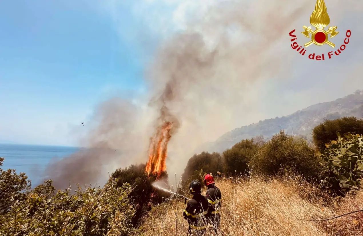 Emergenza incendi: in Calabria ancora 32 interventi in corso, 5 nel Vibonese