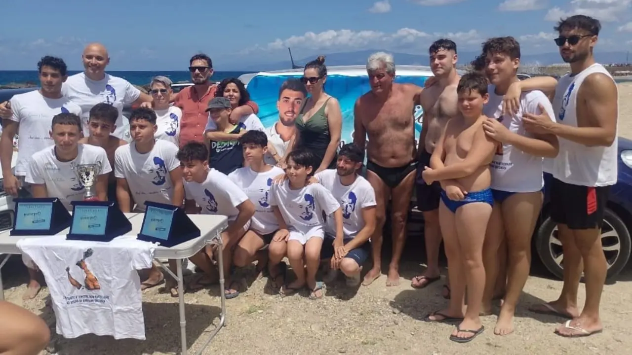 Pizzo, sport e memoria nel 1° torneo di beach waterpolo dedicato a Simone Nicotera