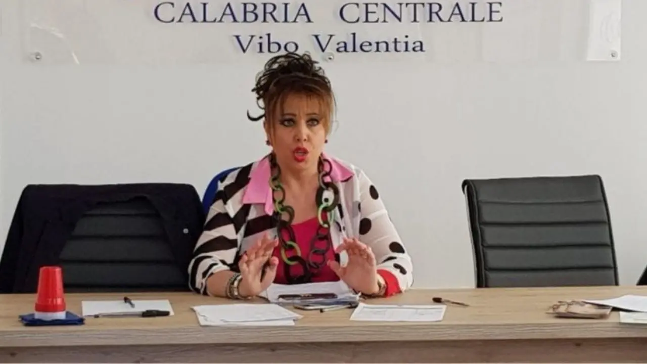 Tavolo nazionale della moda convocato dal ministro Urso, Confesercenti Vibo: «Il centro storico si vuota. Servono misure urgenti»