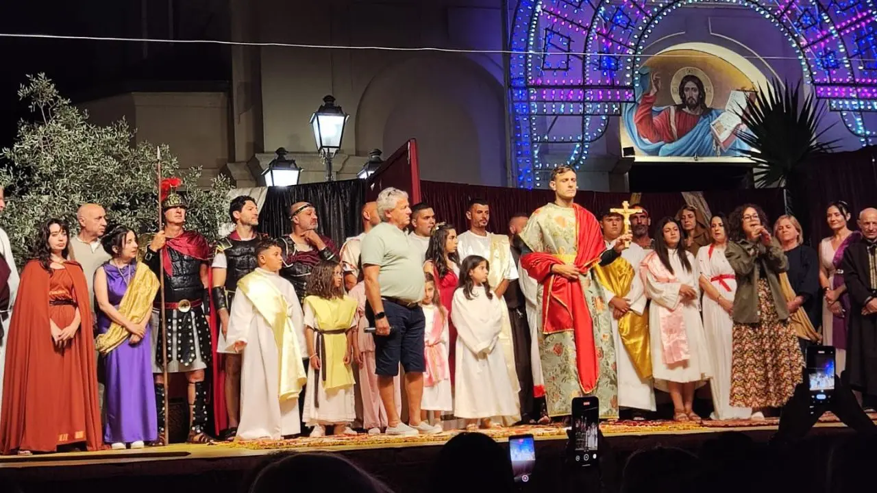 Fede e identità territoriale: successo per la rappresentazione teatrale sulla vita di San Pantaleone patrono di Limbadi