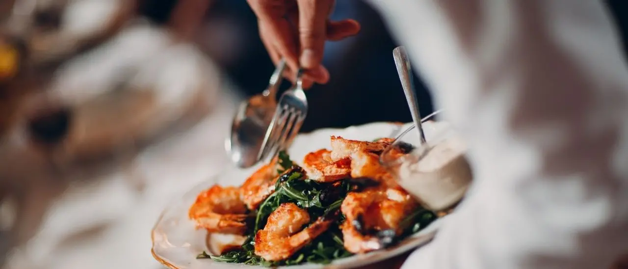 Trenta persone intossicate dopo un pranzo in un ristorante di Nicotera Marina, 5 più gravi ricoverati in ospedale