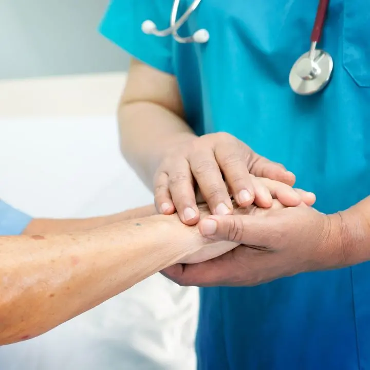 Trovato un posto in una clinica di Catanzaro per la 58enne di Serra affetta da Sla che da un mese attendeva in Rianimazione a Lamezia