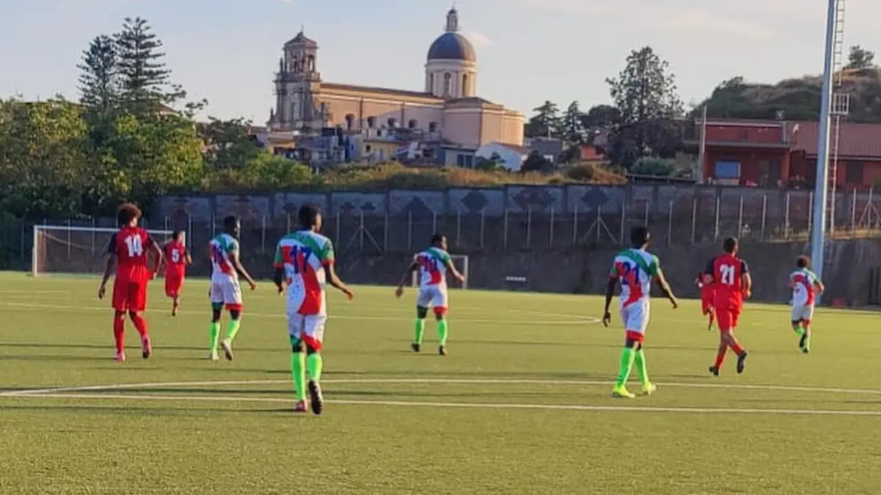 Vibonese, prima sgambata contro l'Aitna Pedara Soccer: i rossoblù vincono 11-0. Tanti spunti per mister Esposito