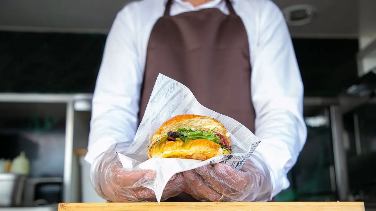 Panino al botulino, i ricoveri salgono a quota sette: due persone in Rianimazione dopo aver acquistato cibo da un ambulante a Diamante