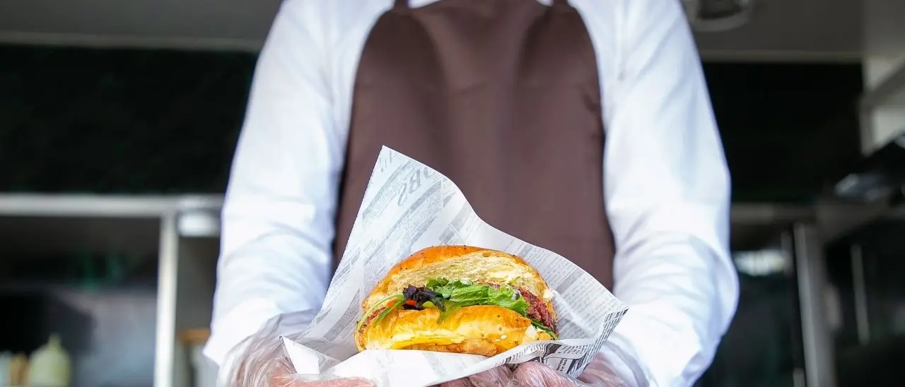 Panino al botulino, i ricoveri salgono a quota sette: due persone in Rianimazione dopo aver acquistato cibo da un ambulante a Diamante