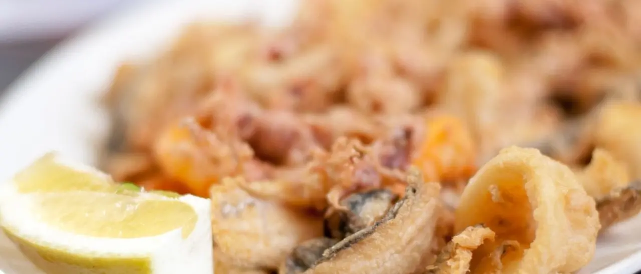 Friji e 'mbucca, l'11 agosto la sagra del pesce fritto a Pizzo: tradizione, musica e sapori