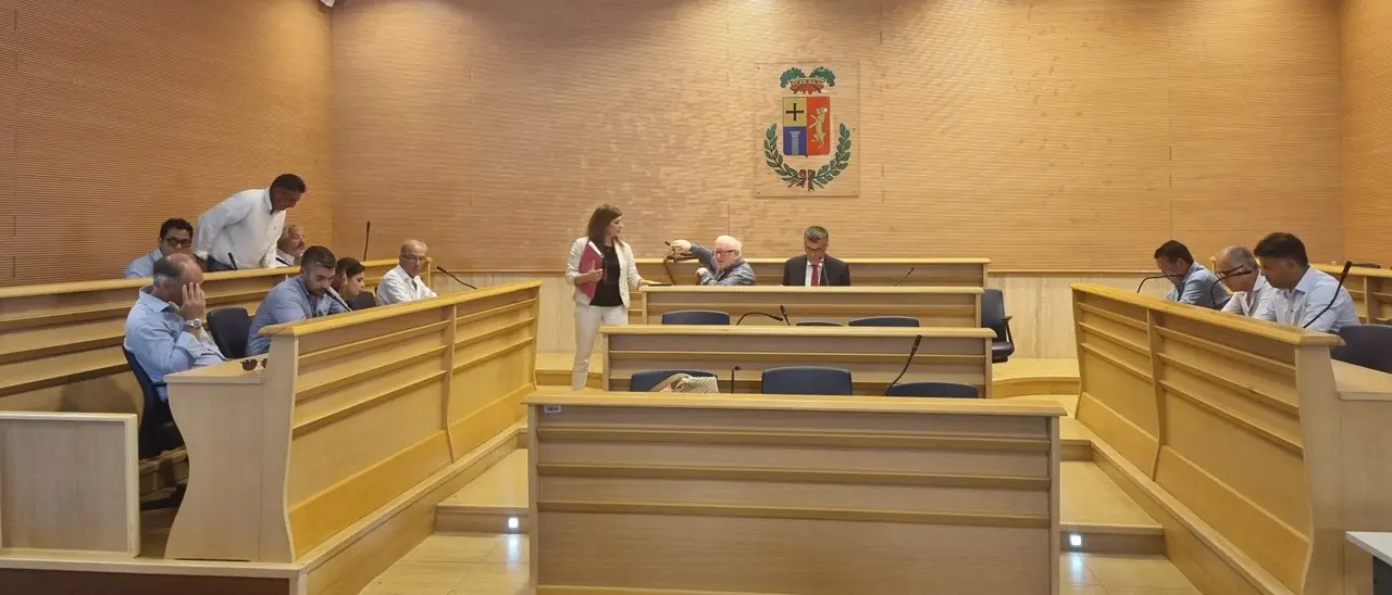 Provincia in crisi, consiglieri lasciano l’aula e il Bilancio non passa: «Daremo ok dopo le dimissioni di L’Andolina». La replica: «Non accetto diktat»