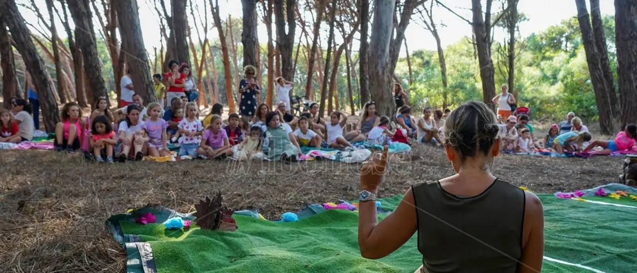 La pineta di Nicotera Marina trasformata in un palcoscenico incantato: \"C'era una volta...\"