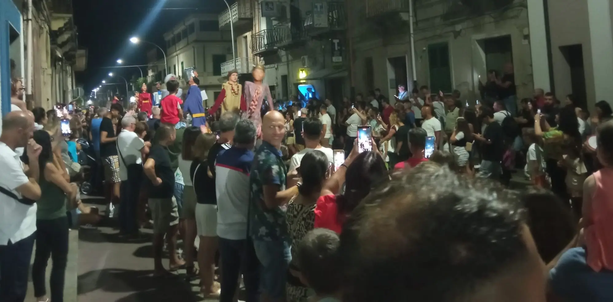Mileto, folla record e entusiasmo travolgente per il Raduno dei Giganti 2025 – FOTO