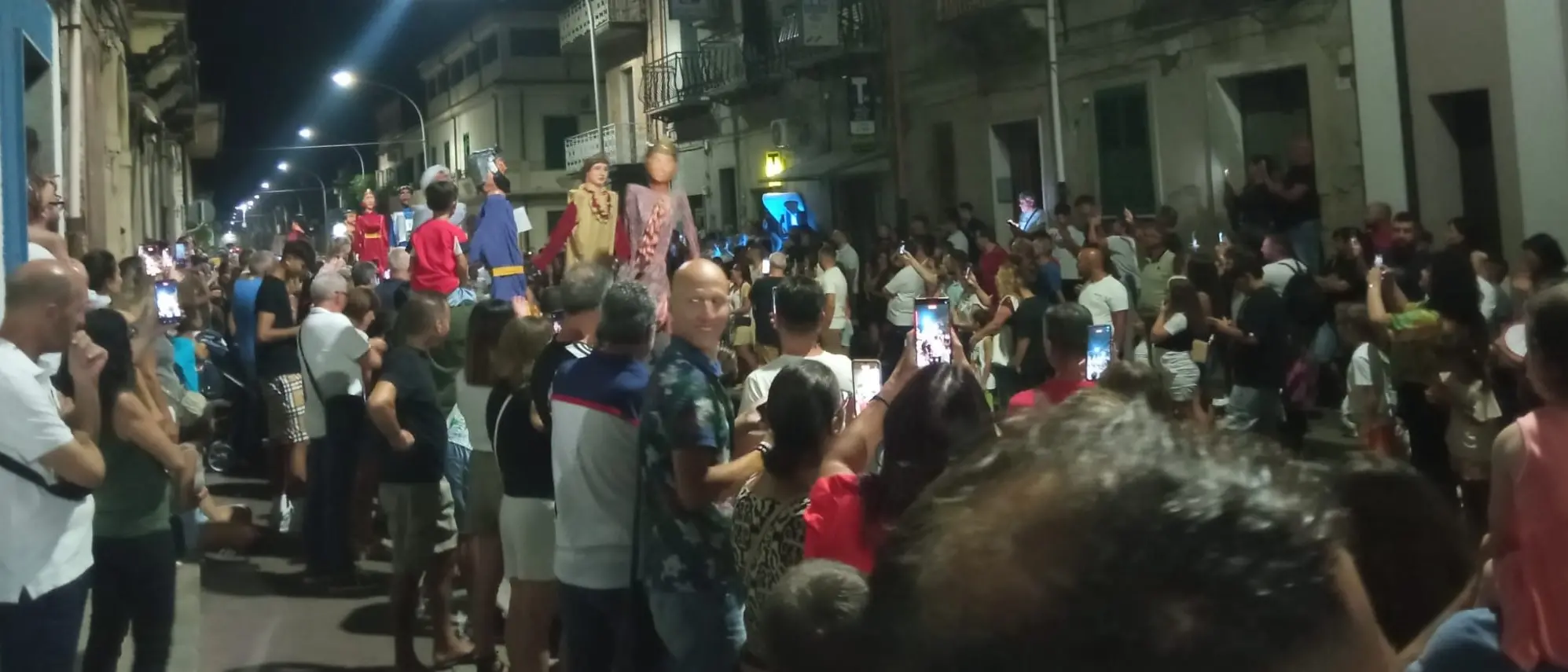 Mileto, folla record e entusiasmo travolgente per il Raduno dei Giganti 2025 – FOTO