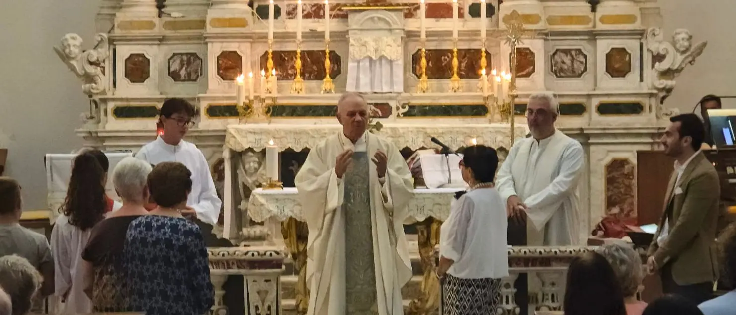 Parghelia, l’accorata lettera dei fedeli per i 50 anni di sacerdozio di don Florio: «Guida saggia e punto di riferimento per tutti noi»