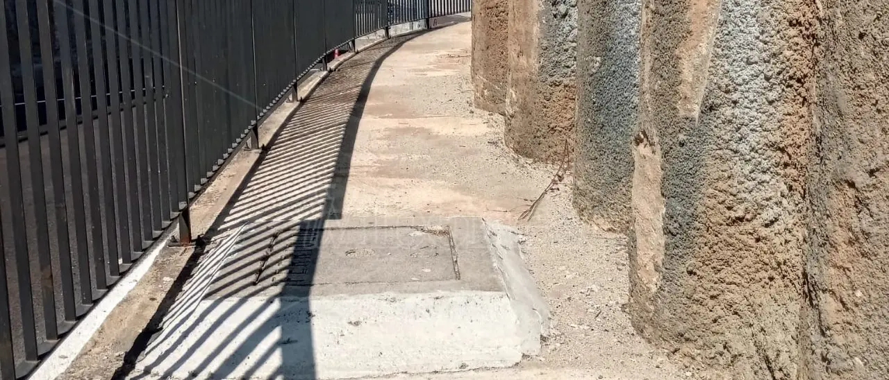 Vibo Marina, sottopasso con \"percorso a ostacoli\": pozzetti alti fino a 30 centimetri bloccano disabili e turisti con valige