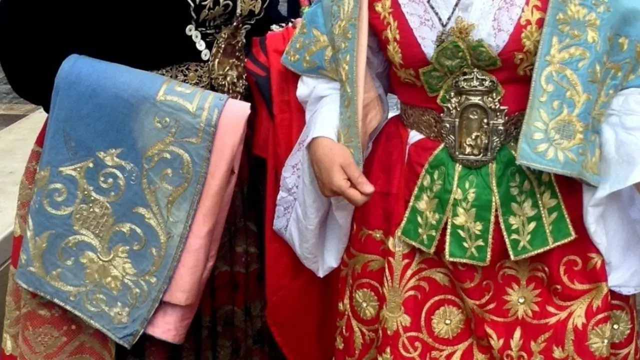 Padrone e sotto, il libro che riscopre le tradizioni Arbëreshë. Costa: «Comunità sopravvissuta nel tempo che desidera raccontarsi»