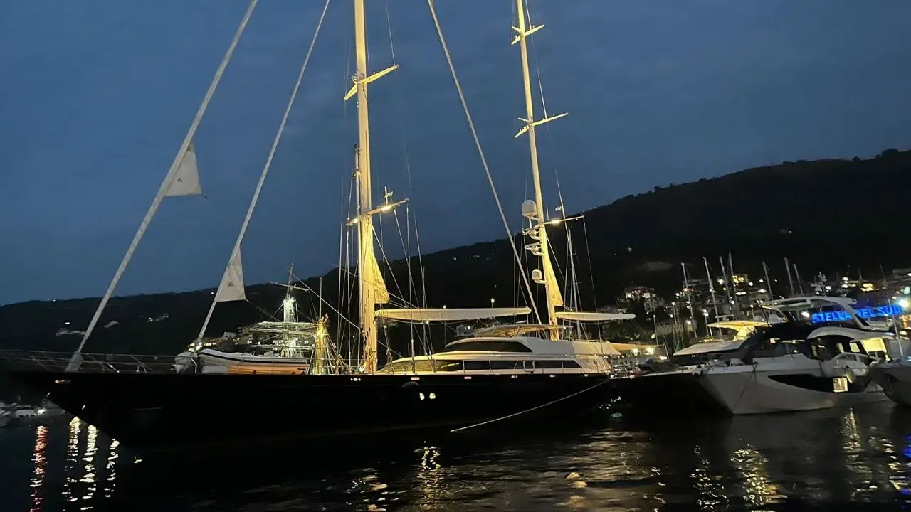 Nel porto di Vibo Marina approda Morning Glory, il veliero appartenuto a Murdoch e Berlusconi