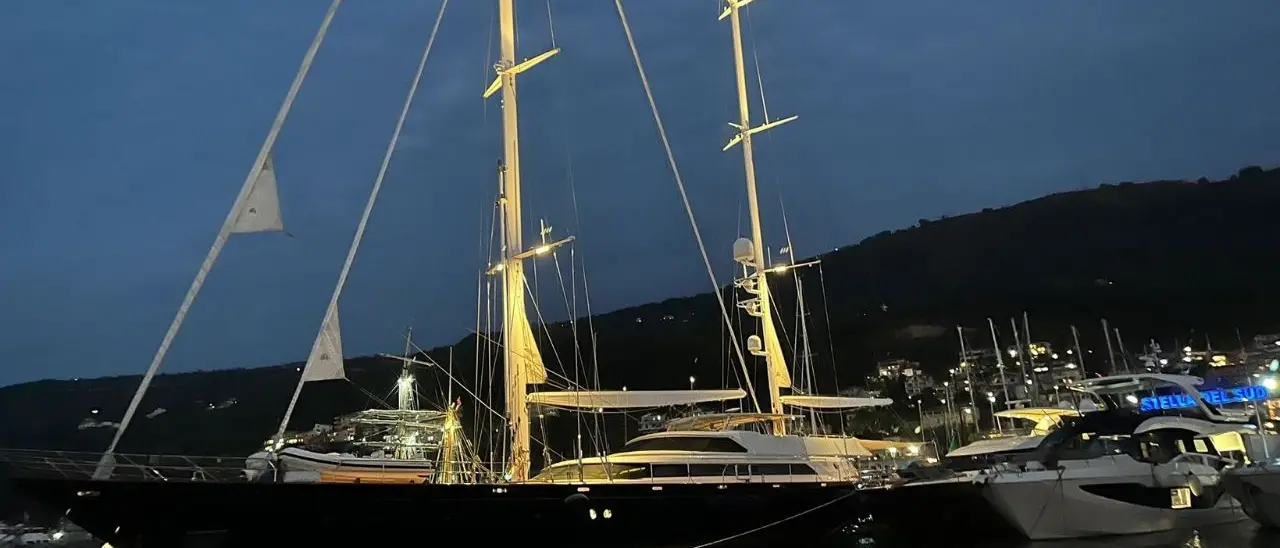 Nel porto di Vibo Marina approda Morning Glory, il veliero appartenuto a Murdoch e Berlusconi