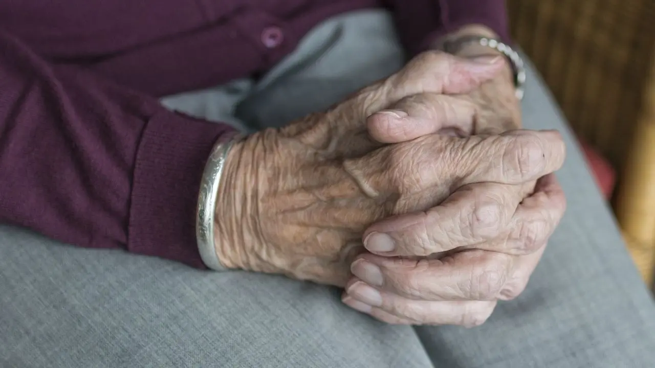 Vazzano, avrebbe maltrattato e recluso la madre in una stanza: arrestato assieme alla compagna