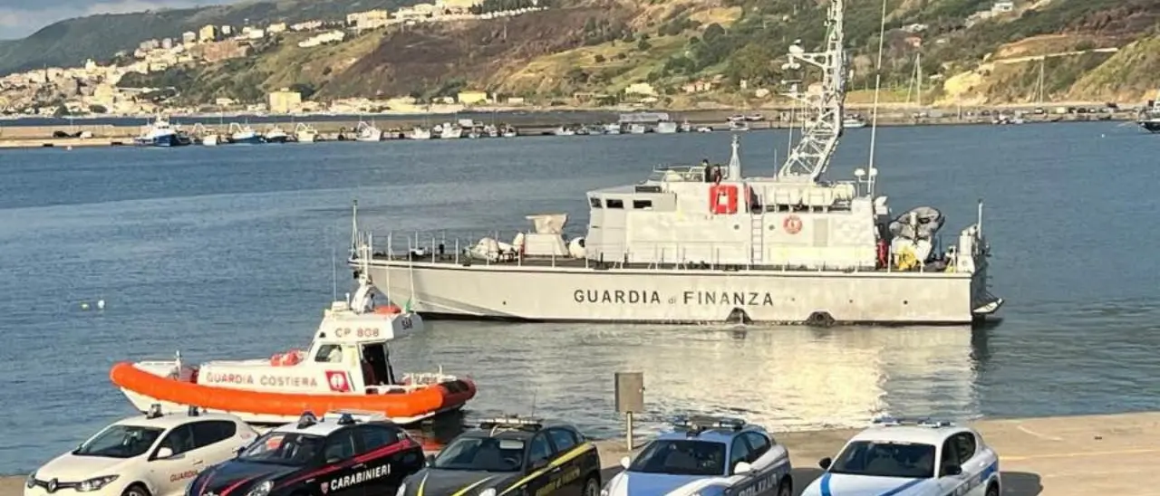 Stretta dei controlli in mare e sulle spiagge dopo l’aggressione a due militari della Guardia Costiera: il bilancio dell’operazione interforze