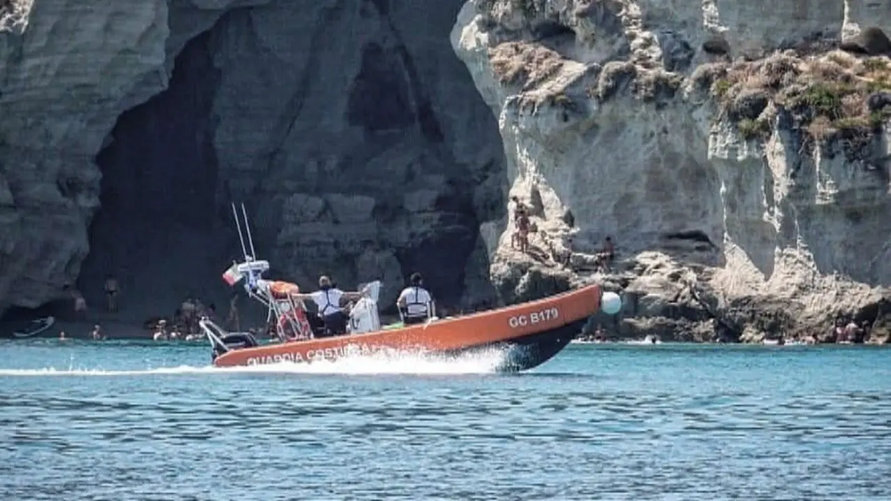 Aggressione a Briatico, Libera accanto ai militari della Guardia costiera: «Un attacco alla divisa è un attacco alla comunità»