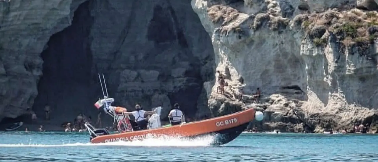 Aggressione a Briatico, Libera accanto ai militari della Guardia costiera: «Un attacco alla divisa è un attacco alla comunità»