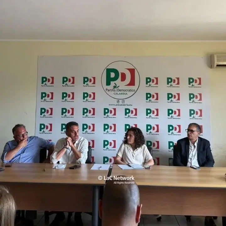 Il campo largo ratifica la candidatura di Tridico, Irto: «Dodici partiti insieme, risultato strordinario». E arrivano i primi sondaggi