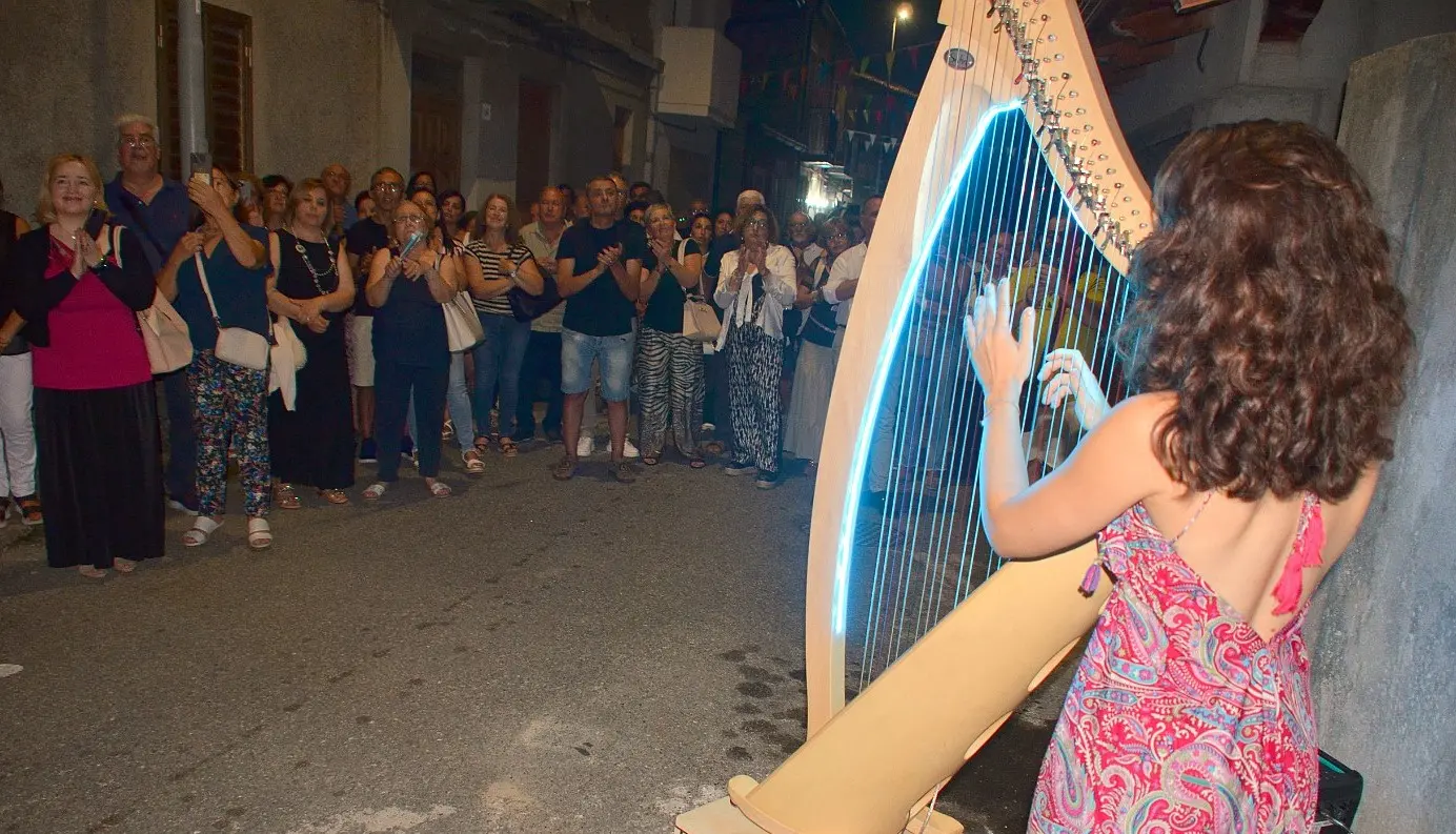 Mileto, la poesia invade le stradine di Comparni: riscuote successo la seconda edizione della rassegna “Vicoli narranti”