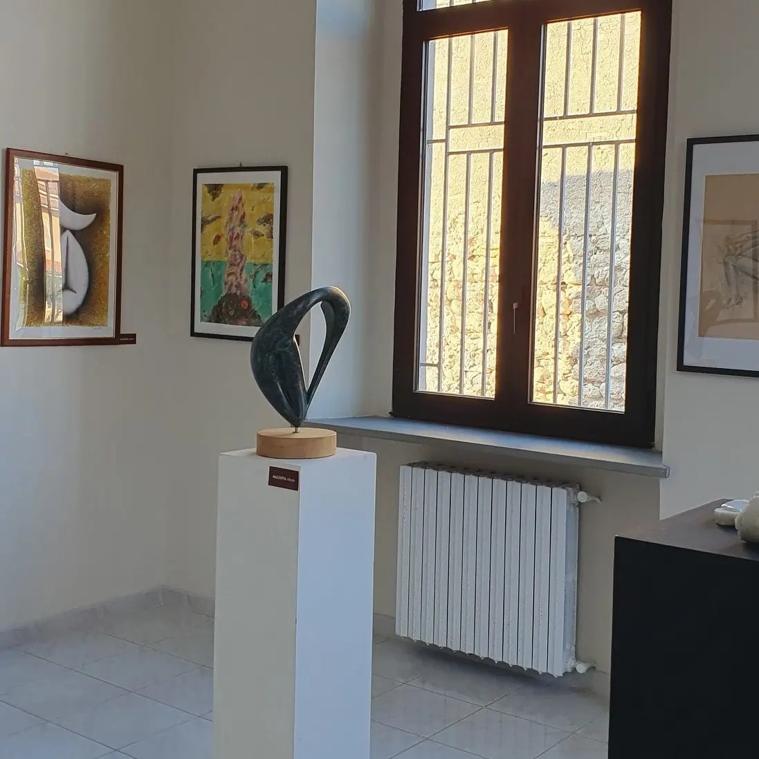 Mileto, successo di pubblico e di critica per la seconda edizione della collettiva “Visioni d’arte, disegni, grafica e scultura”