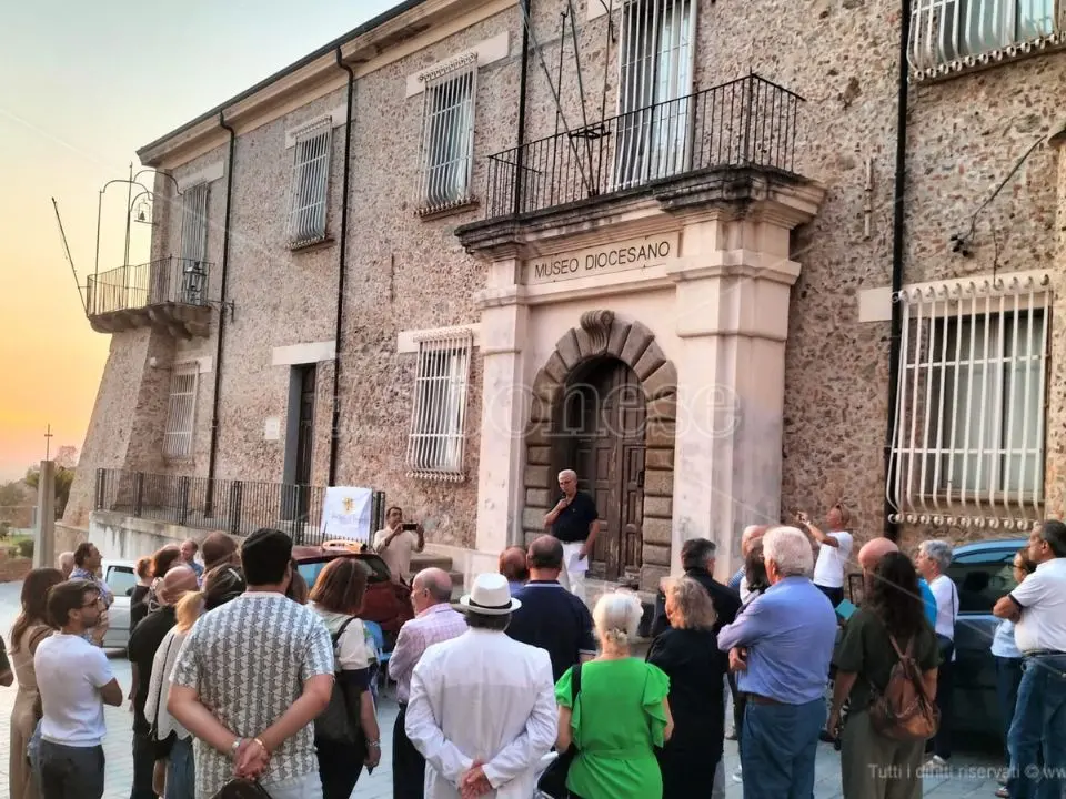 Inaugurato 50 anni fa e chiuso da 5, a Nicotera sit-in per chiedere la riapertura del Museo diocesano di arte sacra