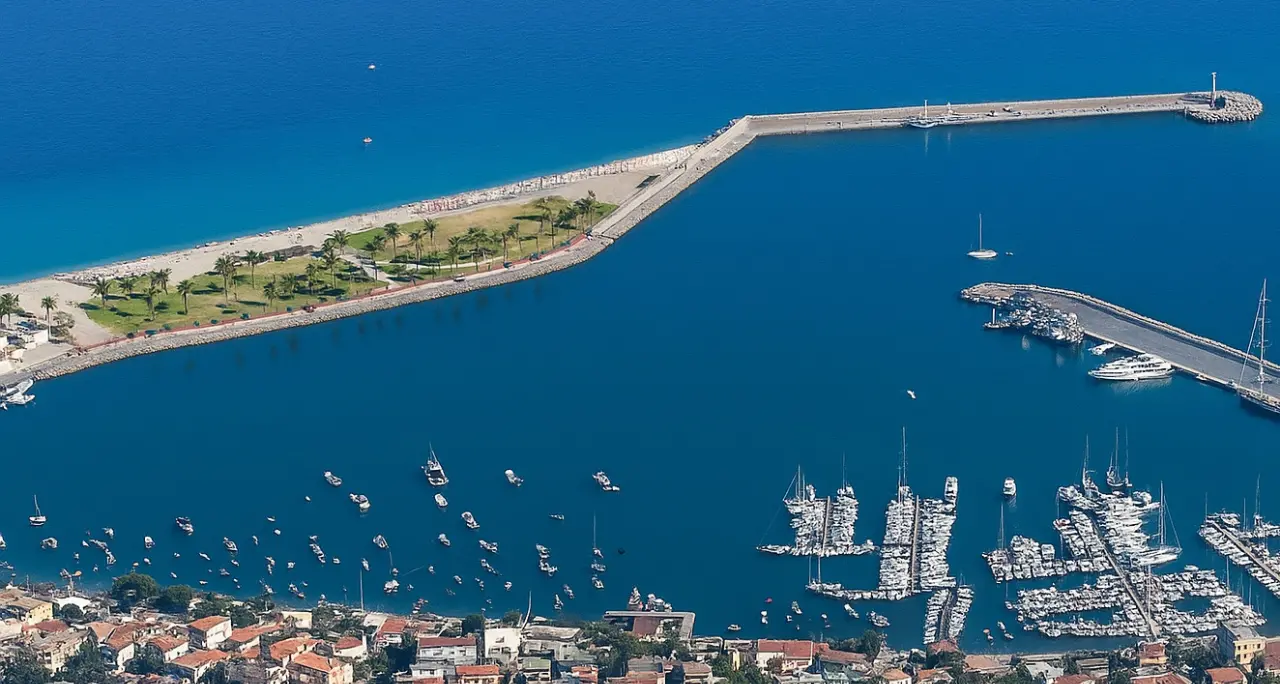 Vibo Marina, il Comune avrebbe potuto modificare il Psc per impedire il rinnovo della concessione a Meridionale Petroli ma non l'ha fatto