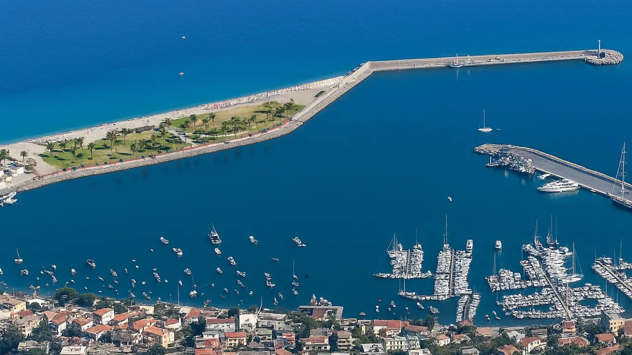 Vibo Marina, il Comune avrebbe potuto modificare il Psc per impedire il rinnovo della concessione a Meridionale Petroli ma non l'ha fatto