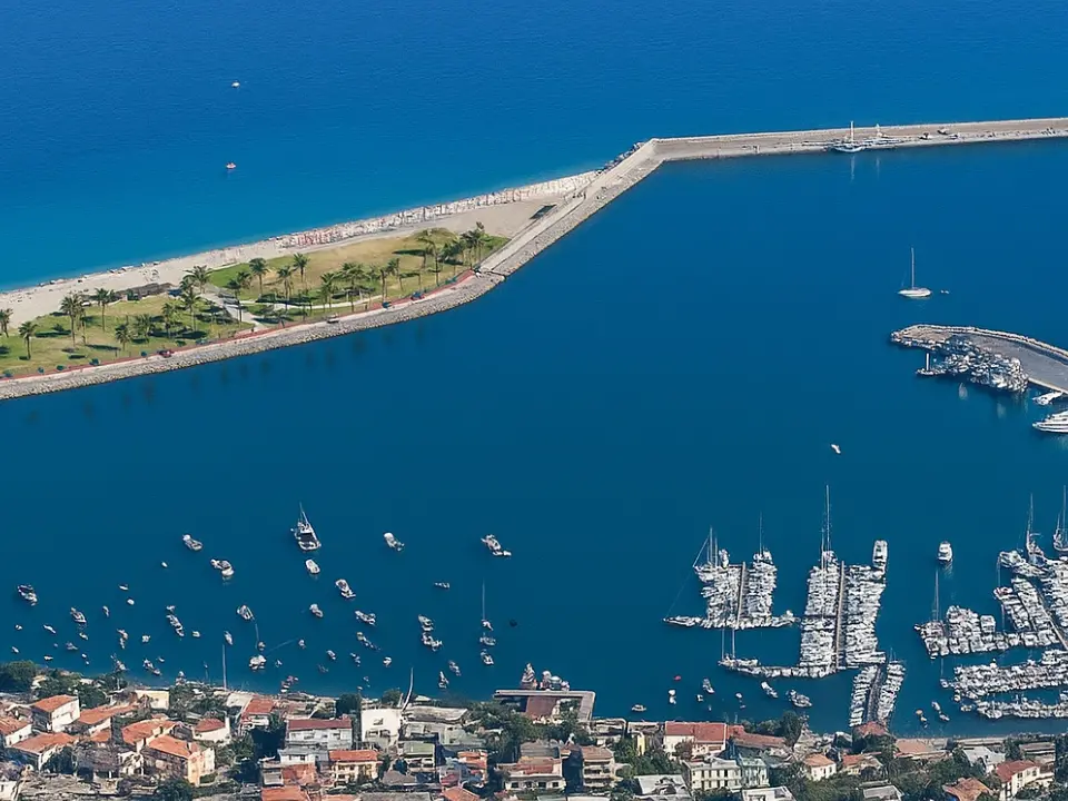 Vibo Marina, il Comune avrebbe potuto modificare il Psc per impedire il rinnovo della concessione a Meridionale Petroli ma non l'ha fatto