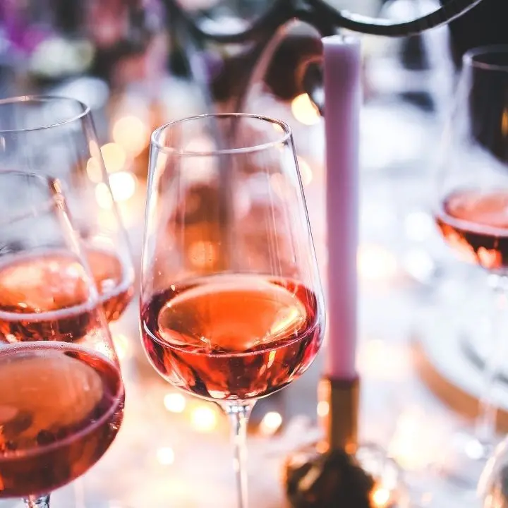 Repubblica scopre il rosè vibonese, il Magliocco canino di Casa Comerci nella top ten dell’estate