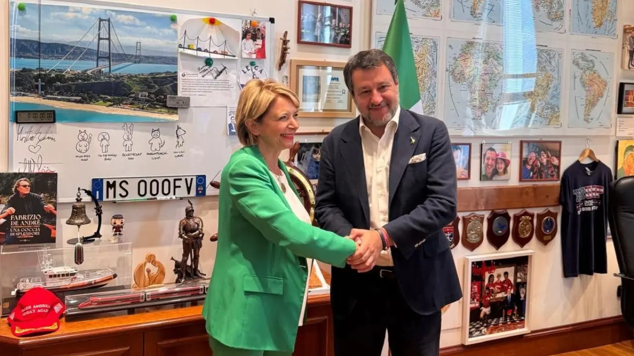 Regionali, la foto di Maria Limardo con Salvini suggella la candidatura dell'ex sindaco di Vibo con la Lega