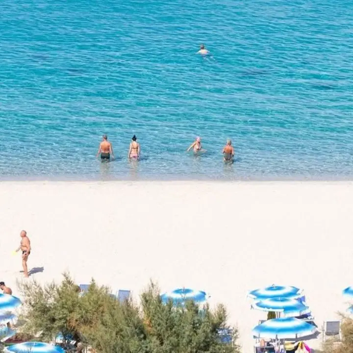 Ricadi, il Comune revoca il divieto di balneazione dopo lo sversamento di liquami sulla spiaggia del Tonicello a Capo Vaticano