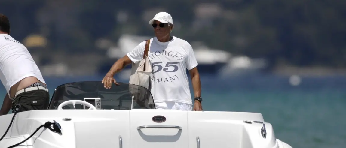 È morto Giorgio Armani. Quasi ogni estate faceva tappa nel Vibonese con il suo splendido yacht