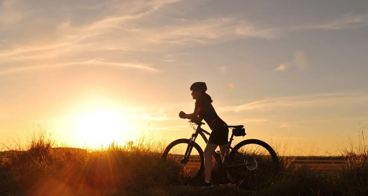 Pedalando lungo i sentieri del grano: parte da Filadelfia la prima edizione della manifestazione che fonde bici, storia e natura