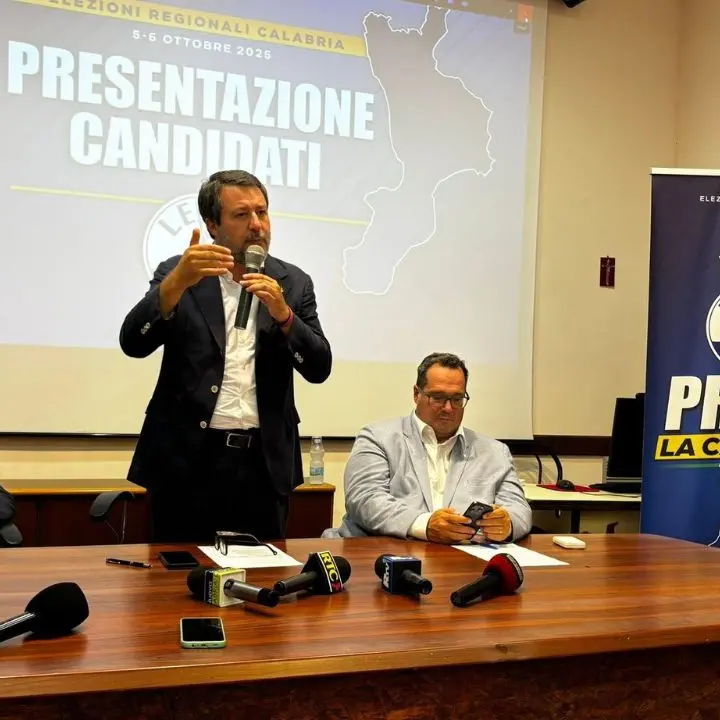 Regionali, Salvini a Catanzaro al fianco di Occhiuto: «Alla Calabria 18 miliardi da quando sono ministro. Saremo il primo partito»