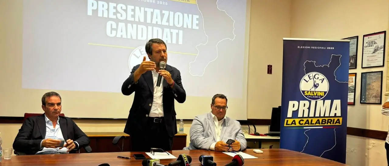 Regionali, Salvini a Catanzaro al fianco di Occhiuto: «Alla Calabria 18 miliardi da quando sono ministro. Saremo il primo partito»