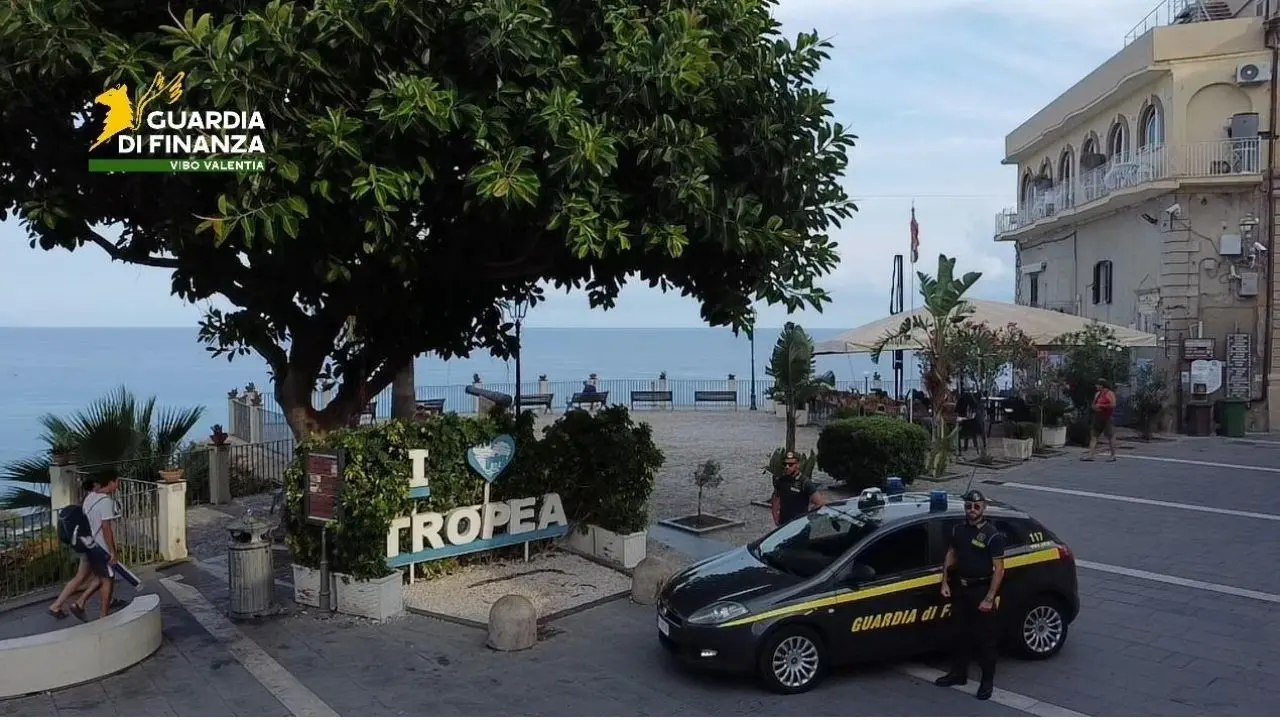 Case vacanza e B&B irregolari a Tropea: la Finanza spulcia social e portali turistici scoprendo 34 strutture abusive