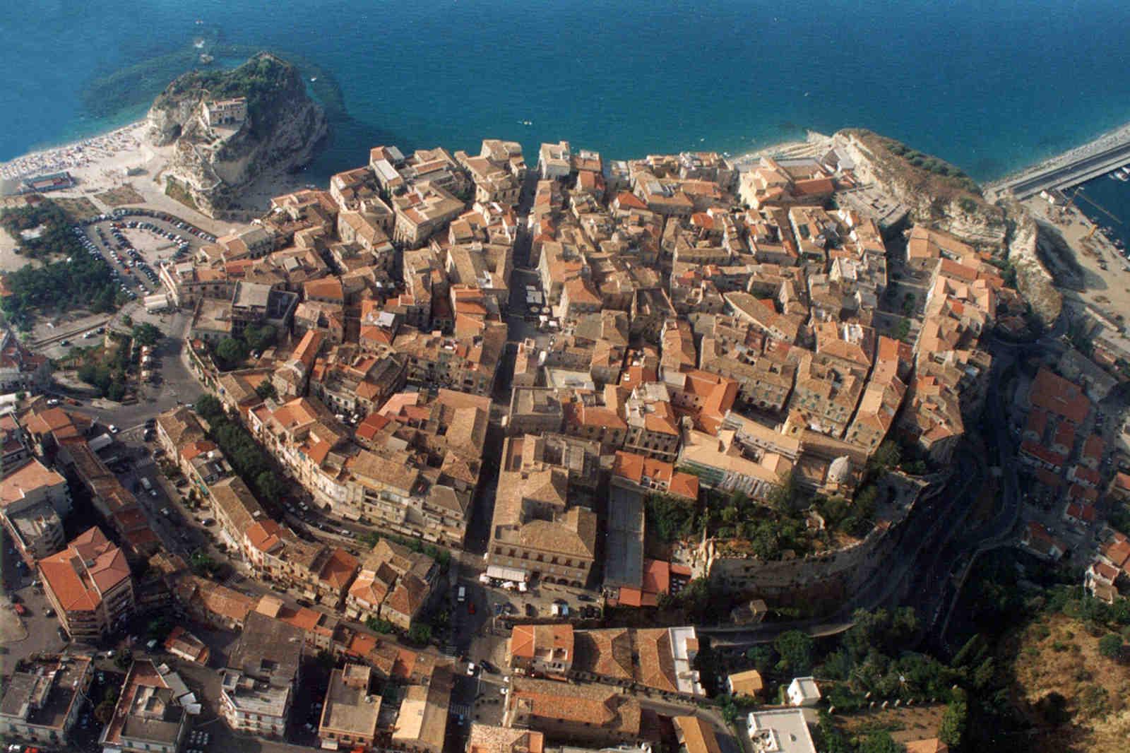 tropea piazza di spaccio video
