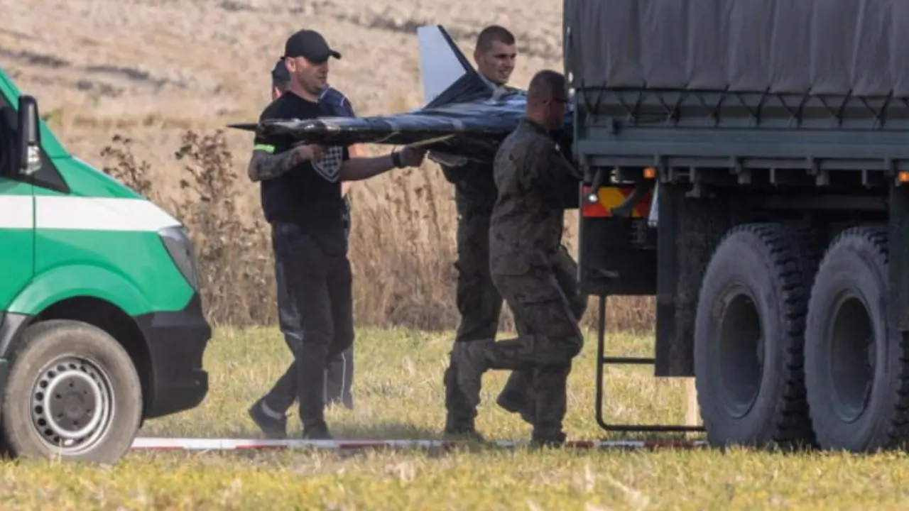 La Polonia risponde ai droni russi: limitato il traffico aereo lungo il confine orientale\n