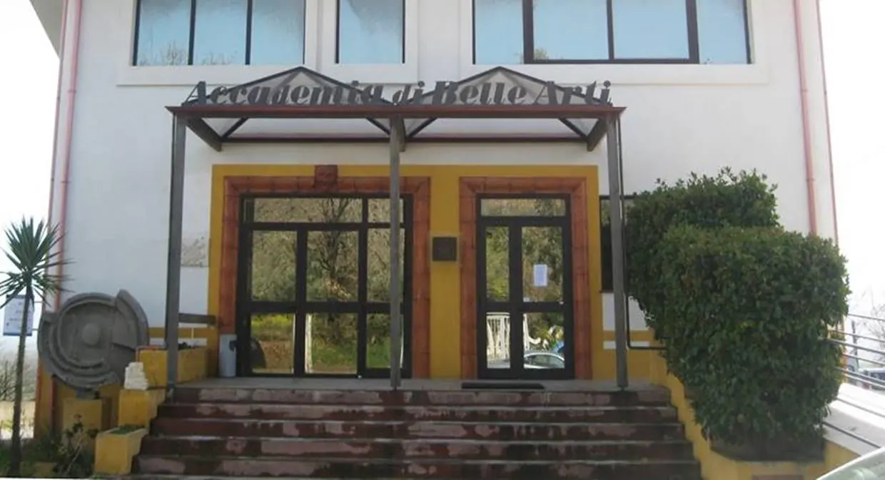 “Diplomificio” all’Accademia Fidia di Stefanaconi, nulla da fare per l’apertura del dibattimento a Vibo\n