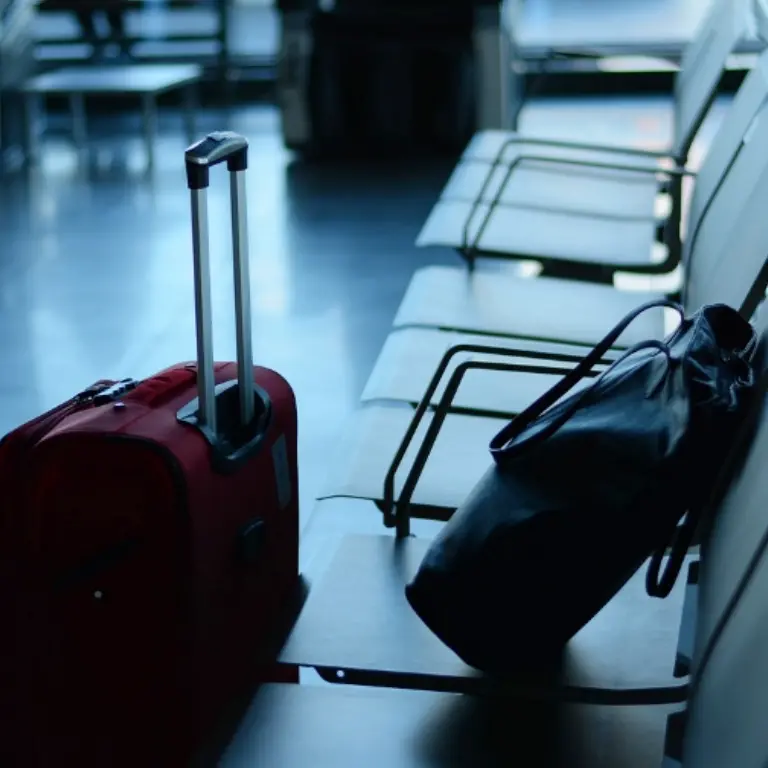 Maggiori tutele ai viaggiatori e voucher per i rimborsi: approvata la nuova direttiva europea sui pacchetti turistici\n