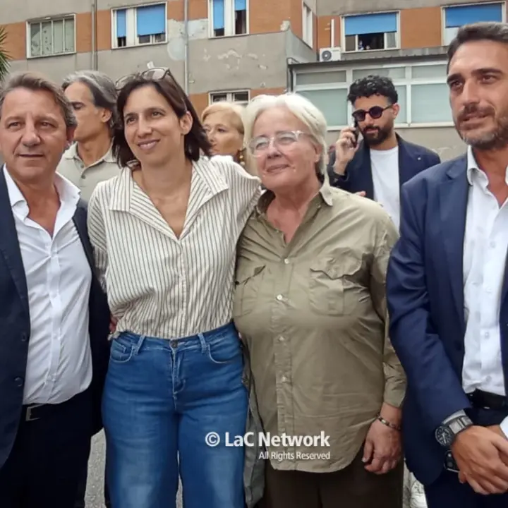 Schlein con Tridico all'ospedale di Polistena: «Noi vogliamo una sanità che curi chiunque, i calabresi non sono cittadini di serie B»\n