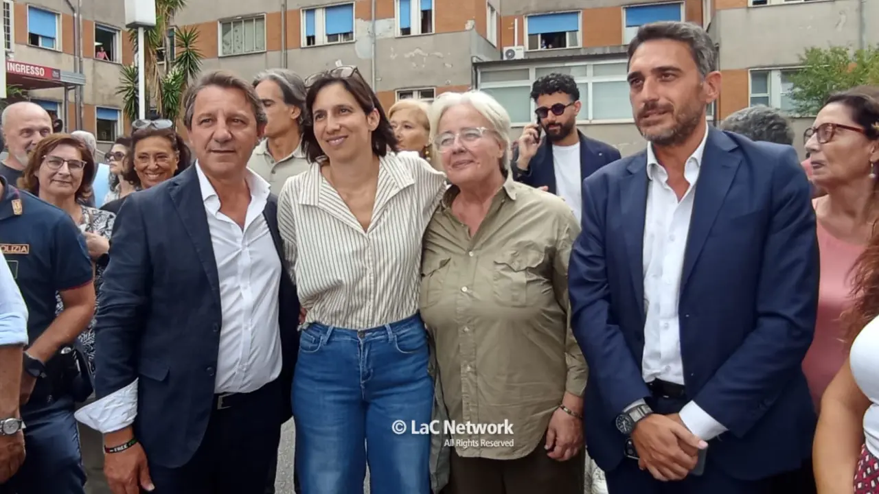 Schlein con Tridico all'ospedale di Polistena: «Noi vogliamo una sanità che curi chiunque, i calabresi non sono cittadini di serie B»\n